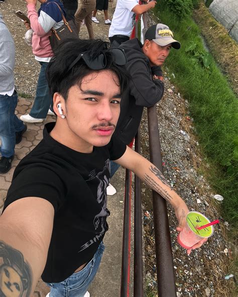 Nakatabing .